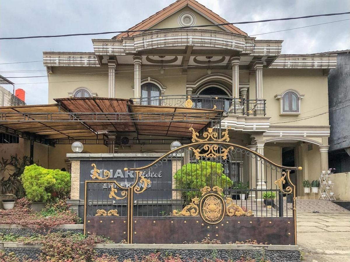 Sinar Hotel Enrekang Ngoại thất bức ảnh